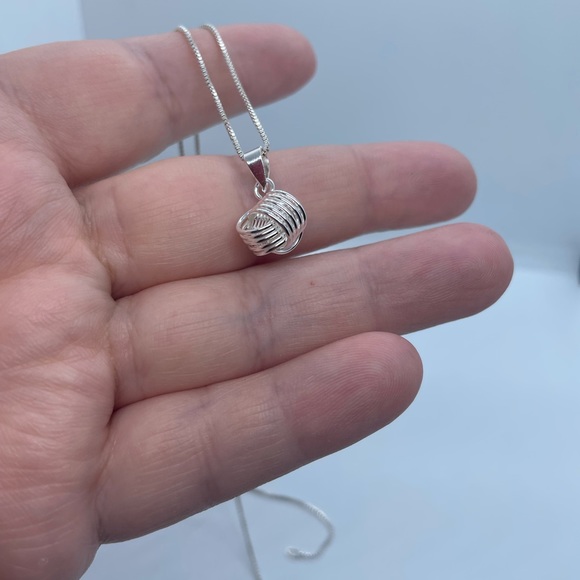 Sterling silver love knot necklace - Picture 3 of 9